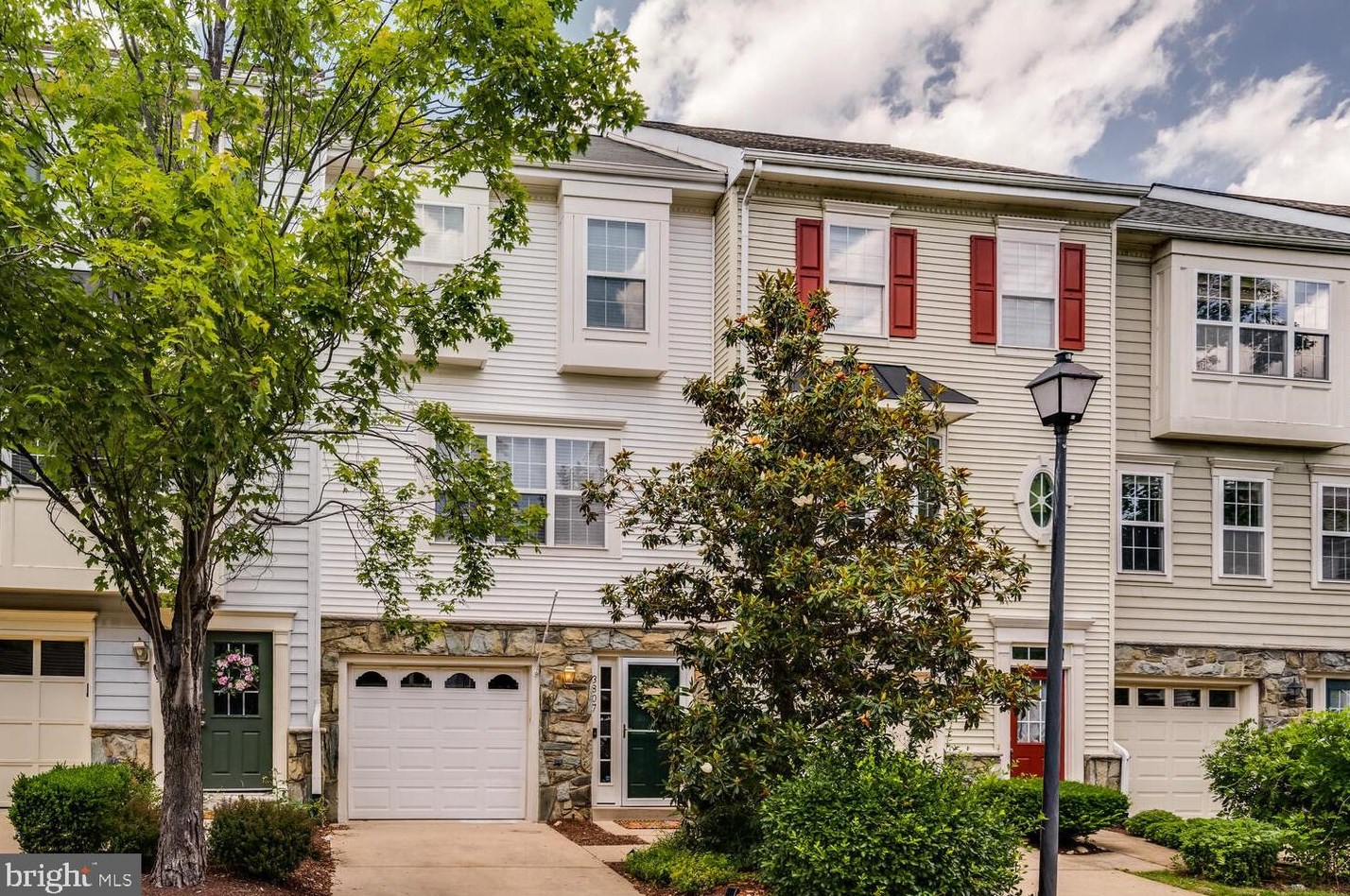 3807 Watkins Mill Dr, Alexandria, VA 22304-6444