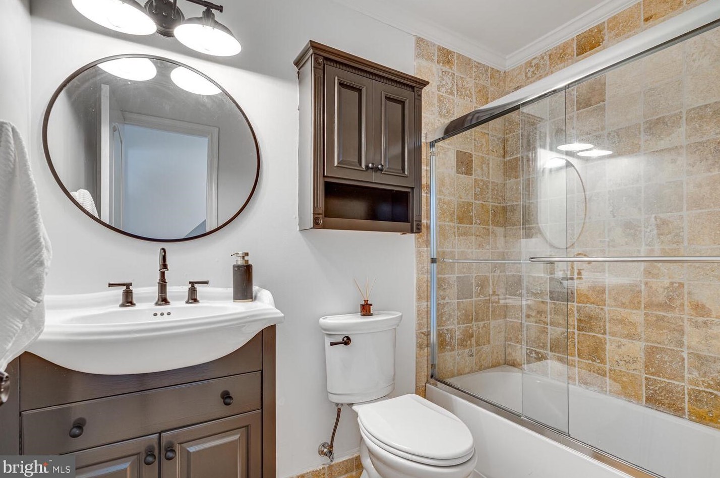 3807 Watkins Ml Dr, Alexandria VA 22304-6444 exterior