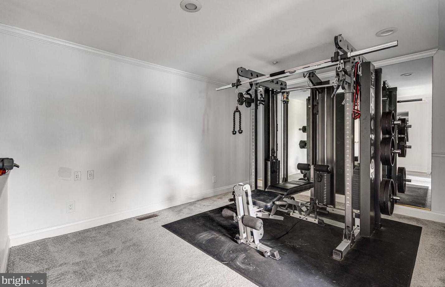 3807 Watkins Ml Dr, Alexandria VA 22304-6444 exterior