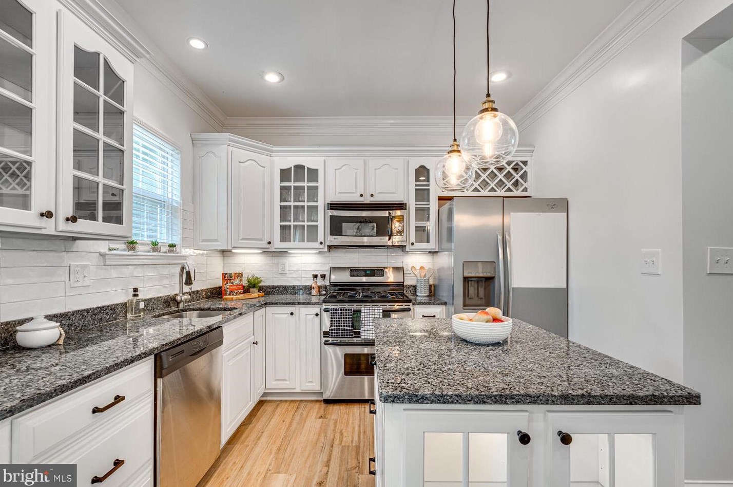 3807 Watkins Ml Dr, Alexandria VA 22304-6444 exterior