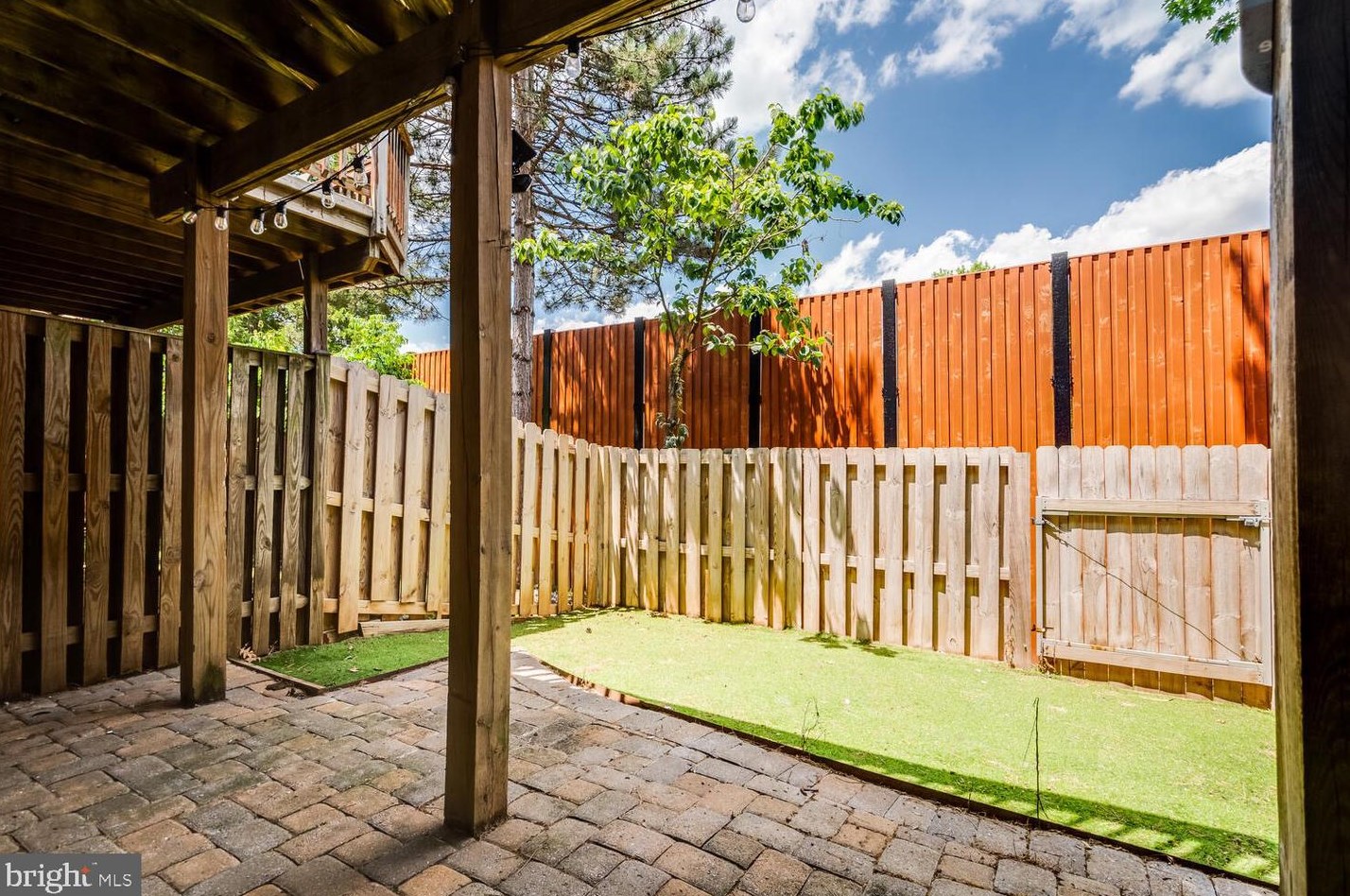 3807 Watkins Ml Dr, Alexandria VA 22304-6444 exterior