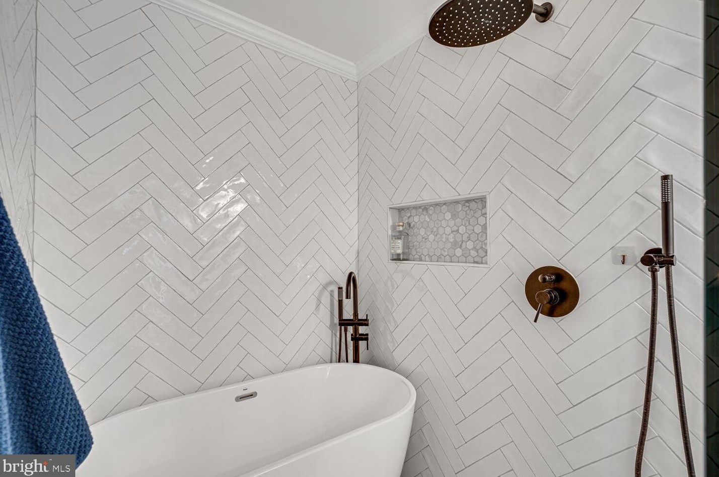 3807 Watkins Ml Dr, Alexandria VA 22304-6444 exterior