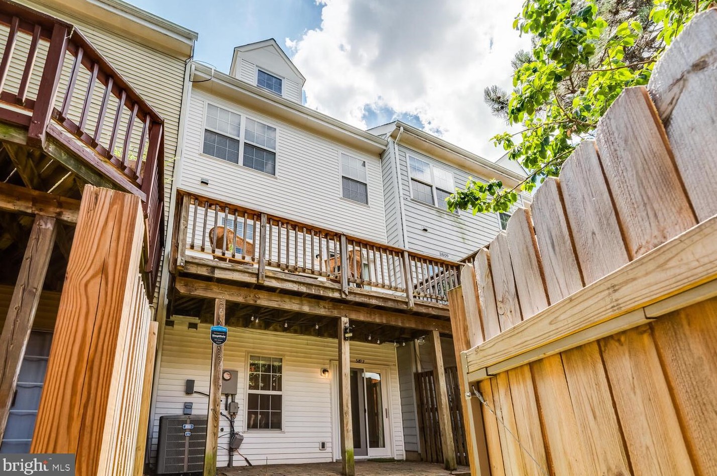 3807 Watkins Ml Dr, Alexandria VA 22304-6444 exterior