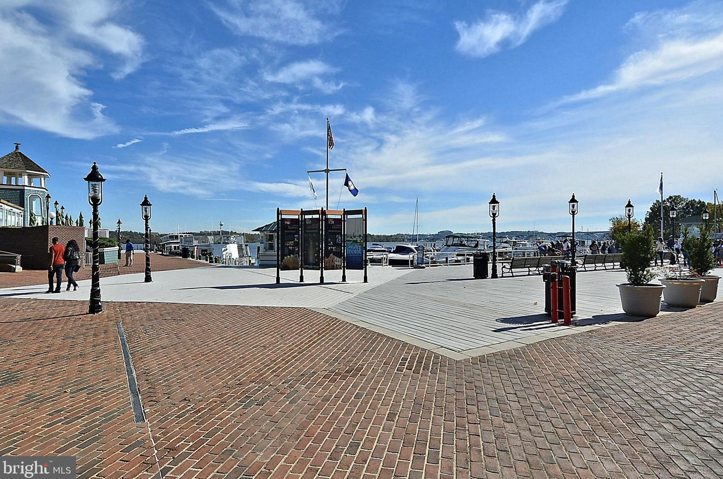 3819 White Post Ct, Alexandria VA 22304-6357 exterior