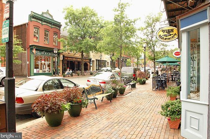 3819 White Post Ct, Alexandria VA 22304-6357 exterior