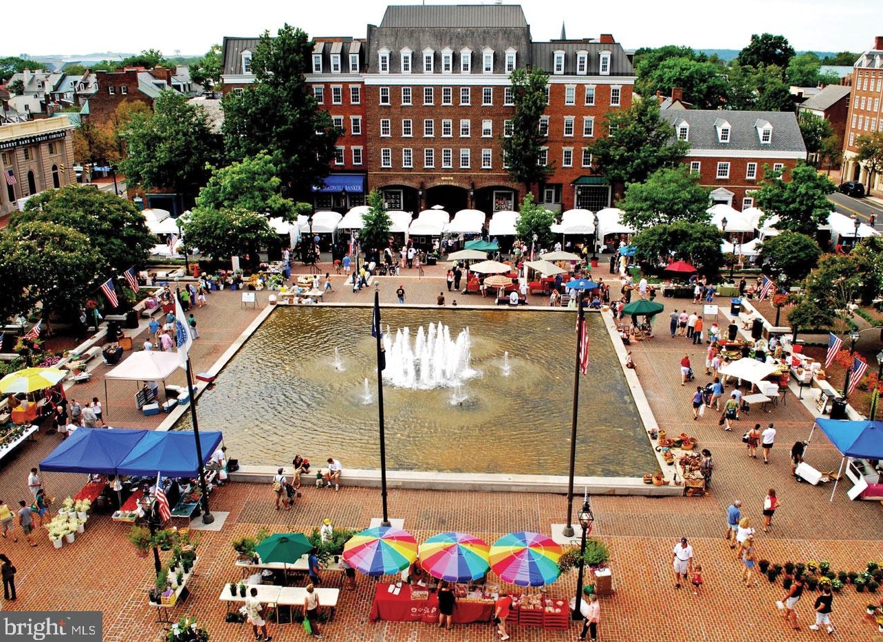 3819 White Post Ct, Alexandria VA 22304-6357 exterior