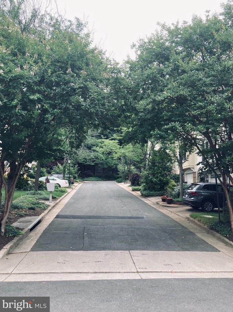 3819 White Post Ct, Alexandria VA 22304-6357 exterior