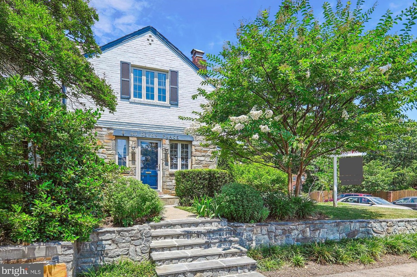 801 Devon Pl, Alexandria VA  22314-1214 exterior