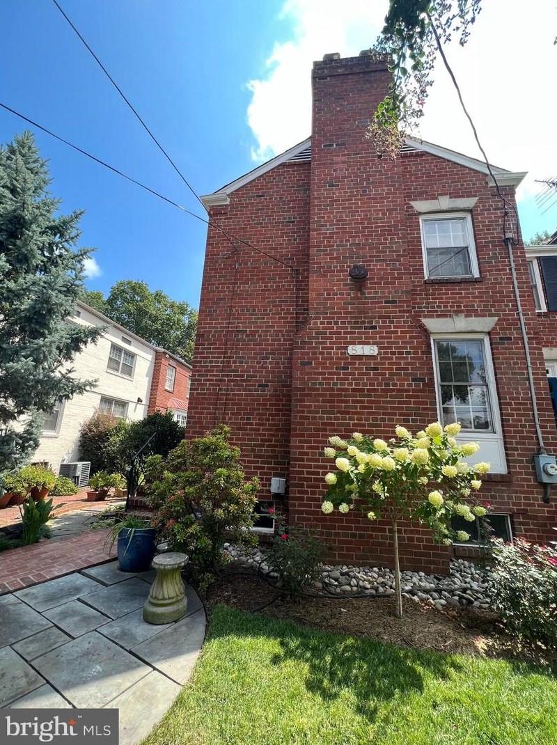 818 Royal St, Alexandria VA  22314-4341 exterior