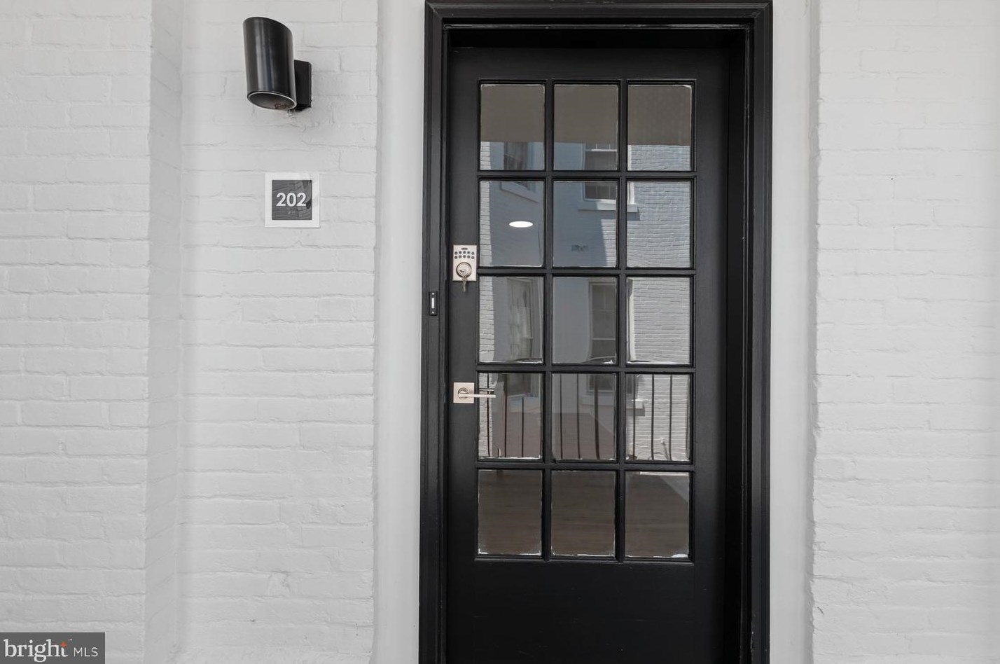 207 S Patrick St #202, Alexandria, VA 22314