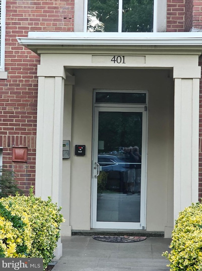 401 Commonwealth Ave, Alexandria VA  22301-2301 exterior