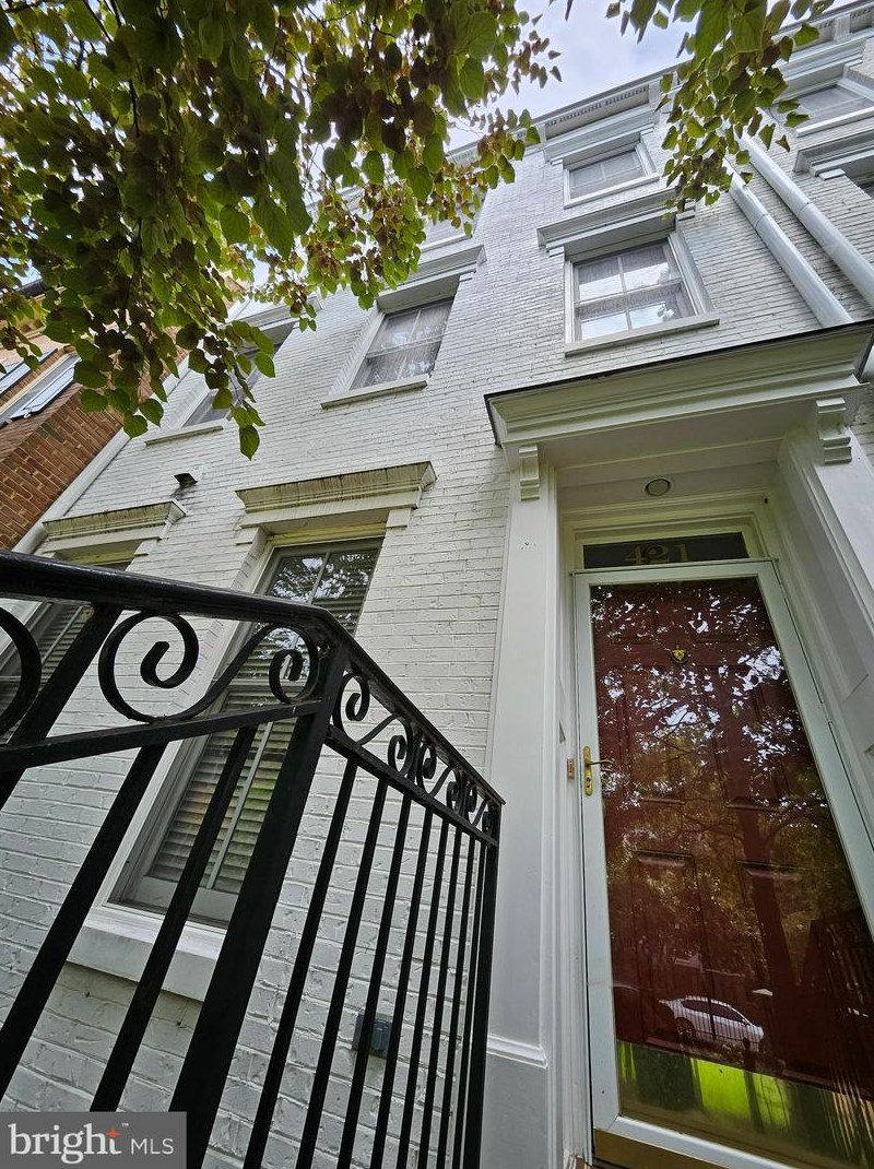 421 Cook St, Alexandria, VA 22314-2364