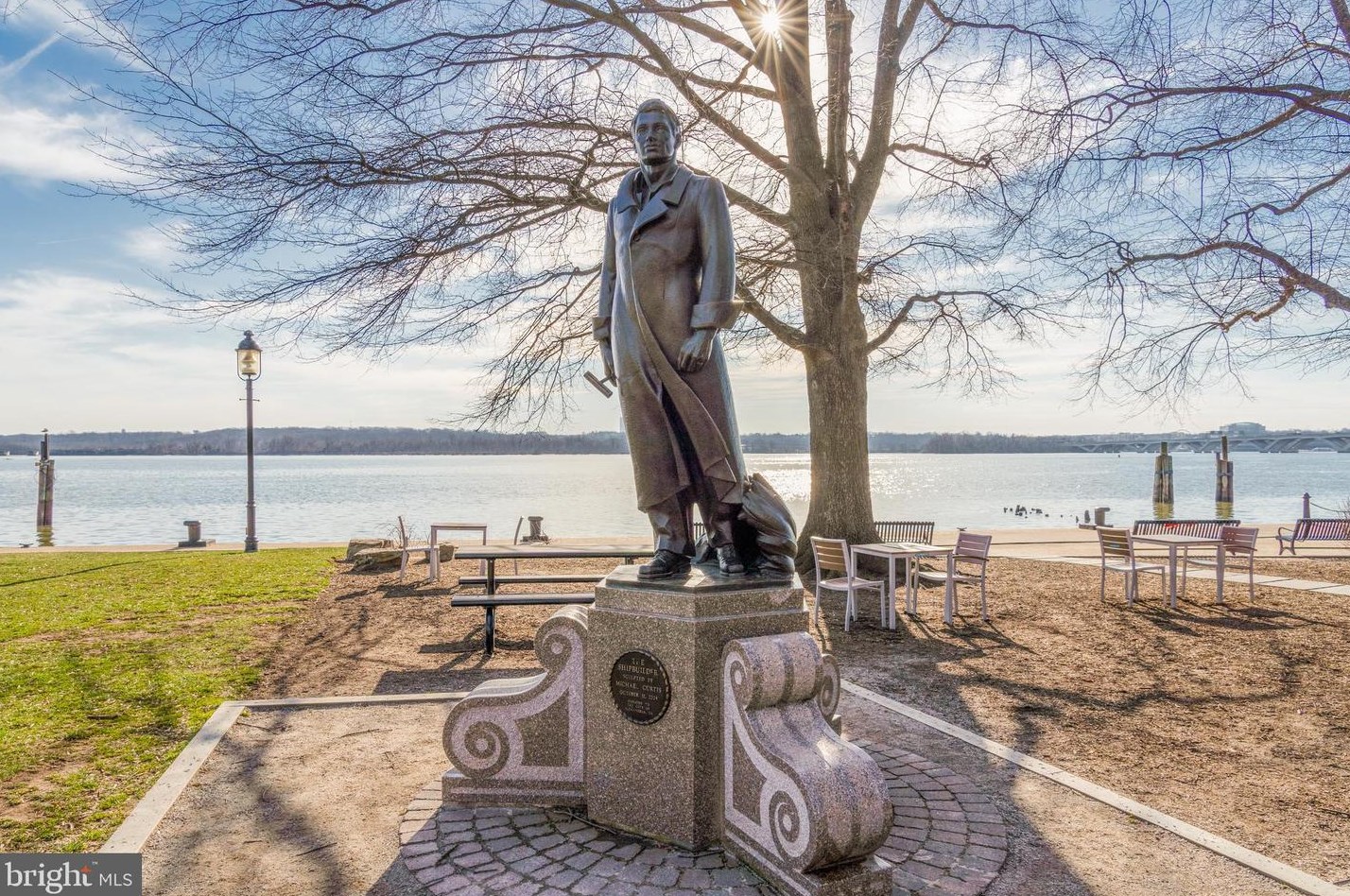 102 Prince St, Alexandria VA  22314-3312 exterior