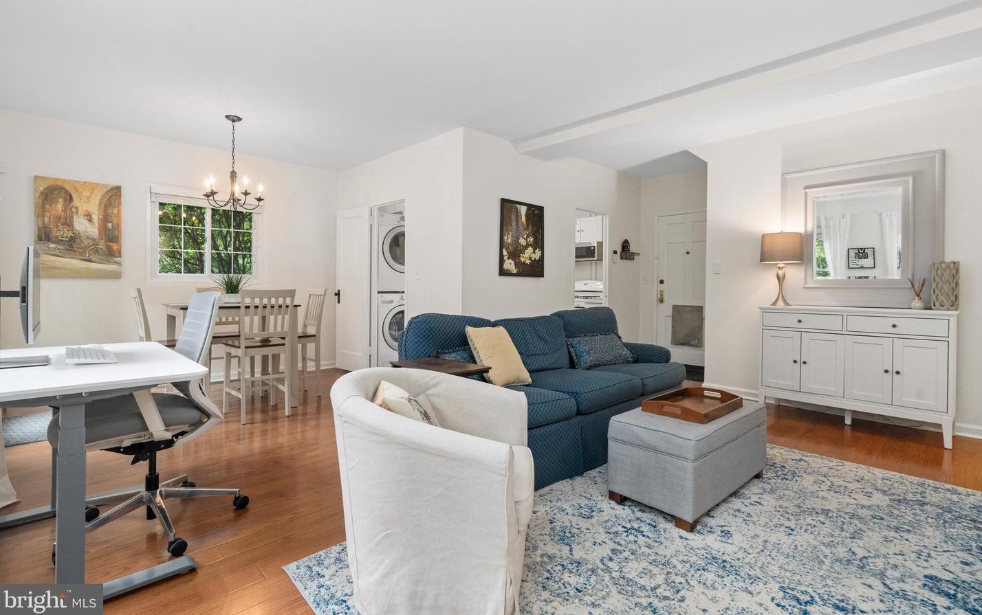 1230 Martha Custis Dr, Alexandria VA  22302-2016 exterior