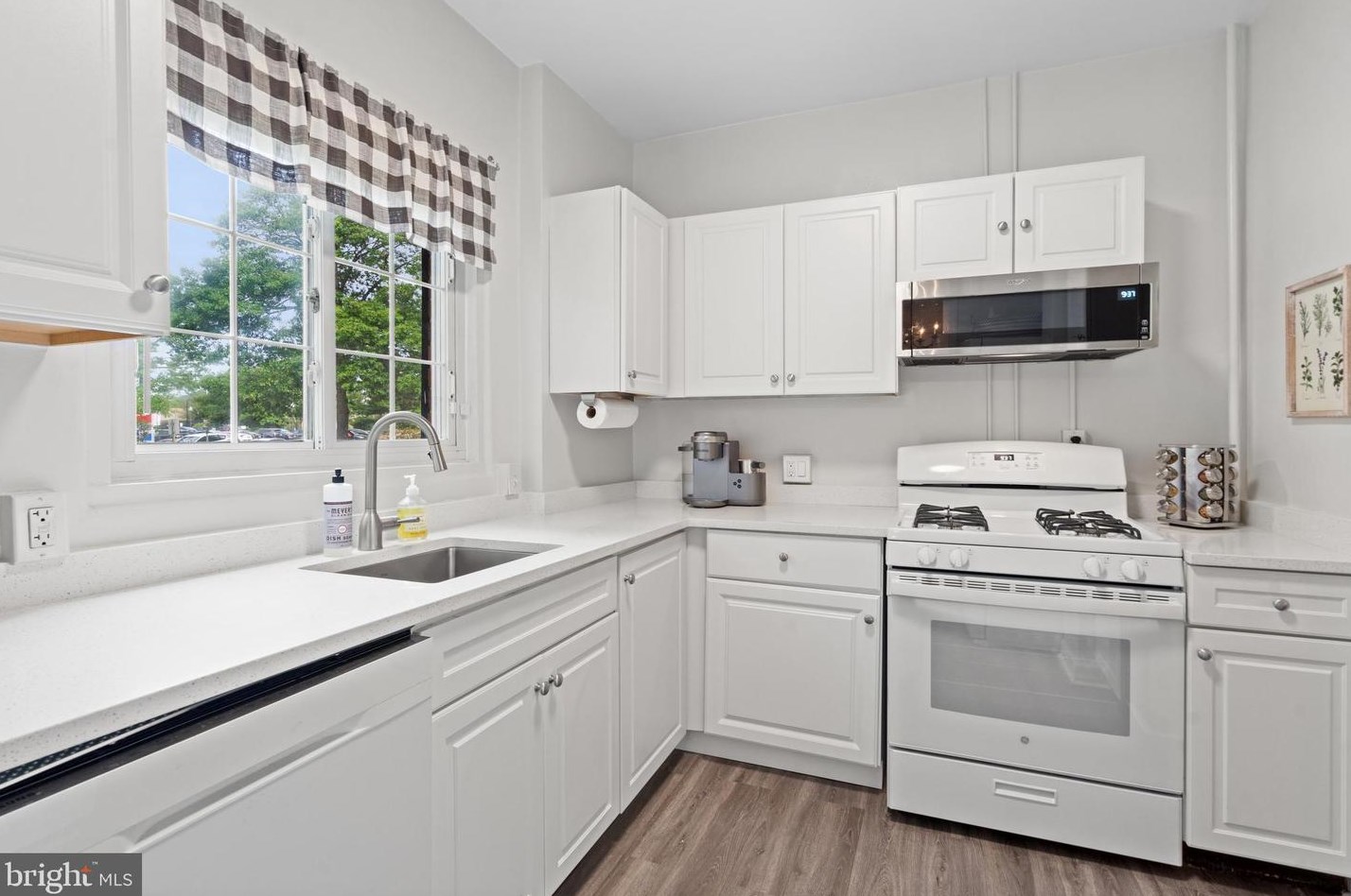 1230 Martha Custis Dr, Alexandria VA  22302-2016 exterior