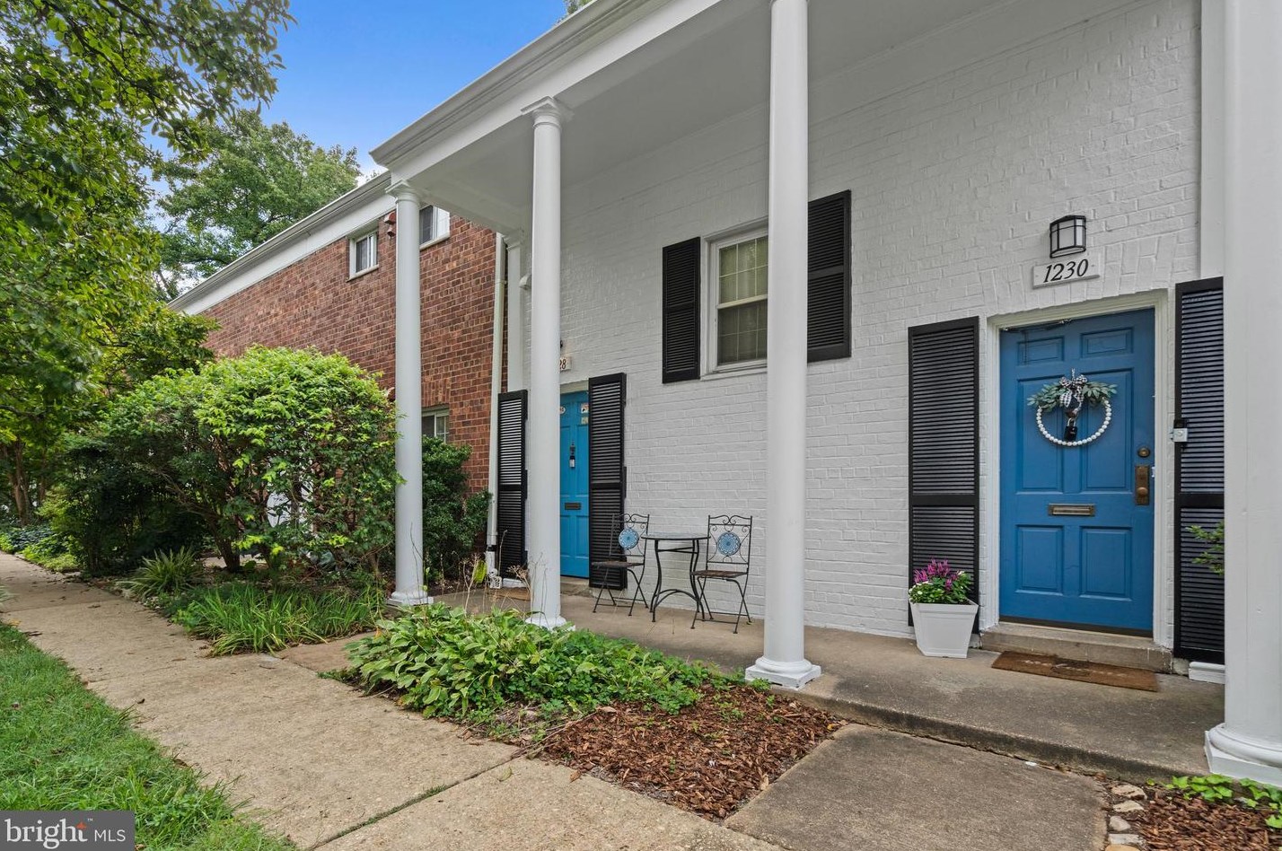 1230 Martha Custis Dr, Alexandria VA  22302-2016 exterior