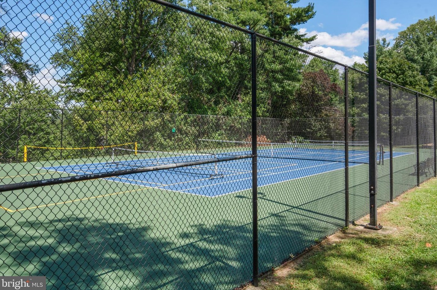 1230 Martha Custis Dr, Alexandria VA  22302-2016 exterior