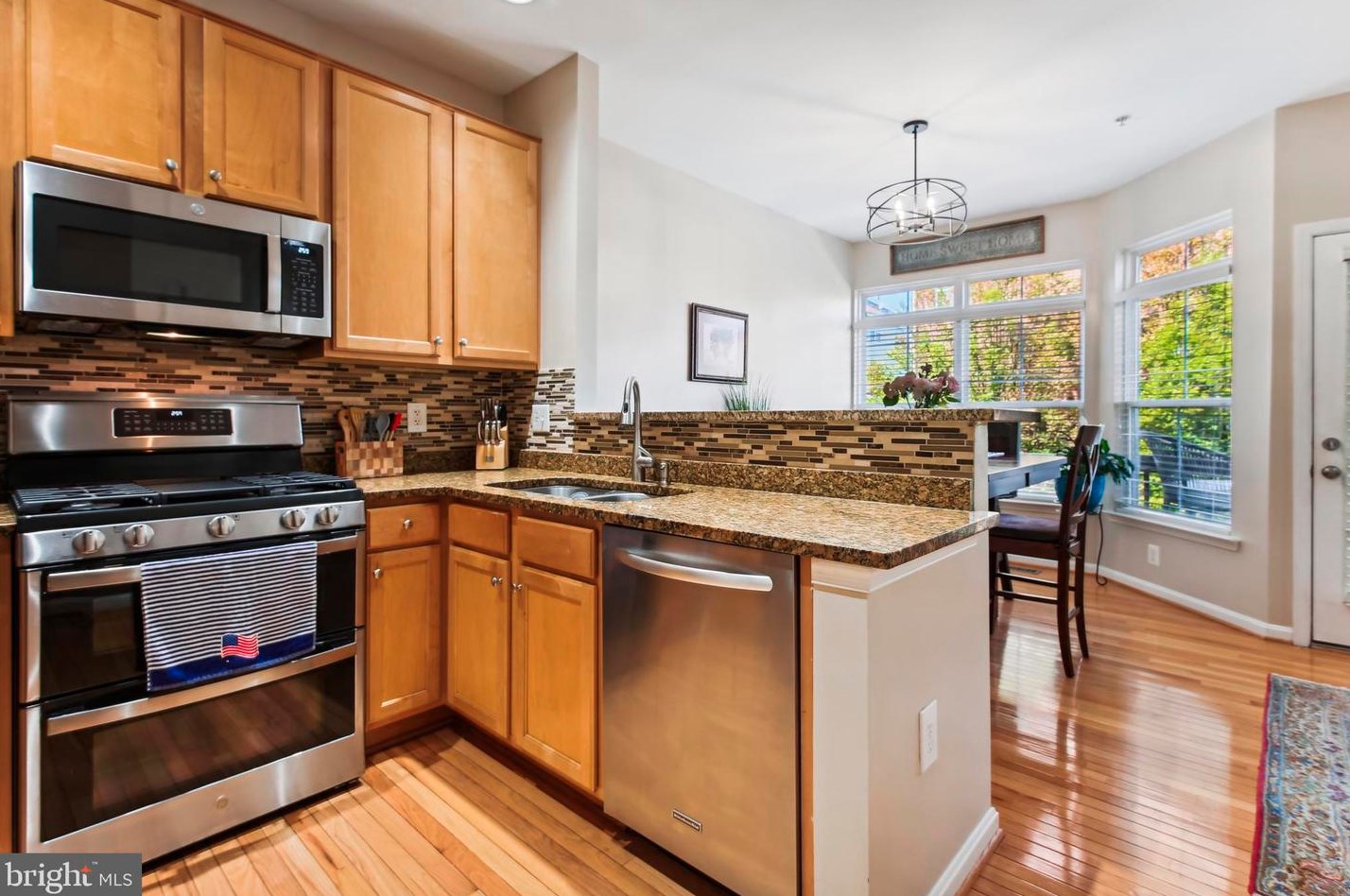 5003 Donovan Dr, Alexandria VA  22304-8620 exterior