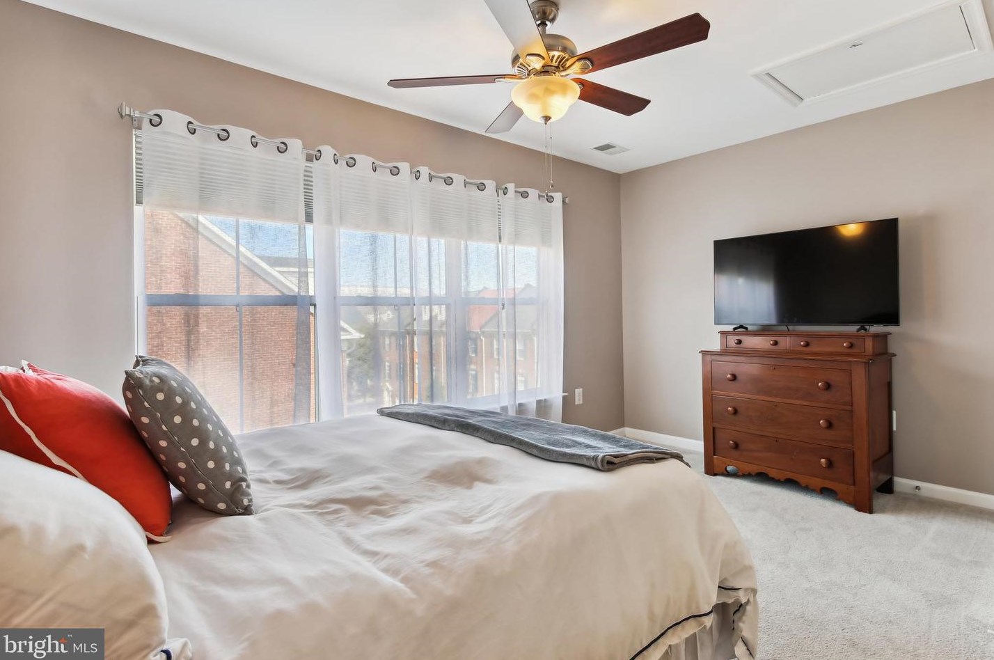 5003 Donovan Dr, Alexandria VA  22304-8620 exterior