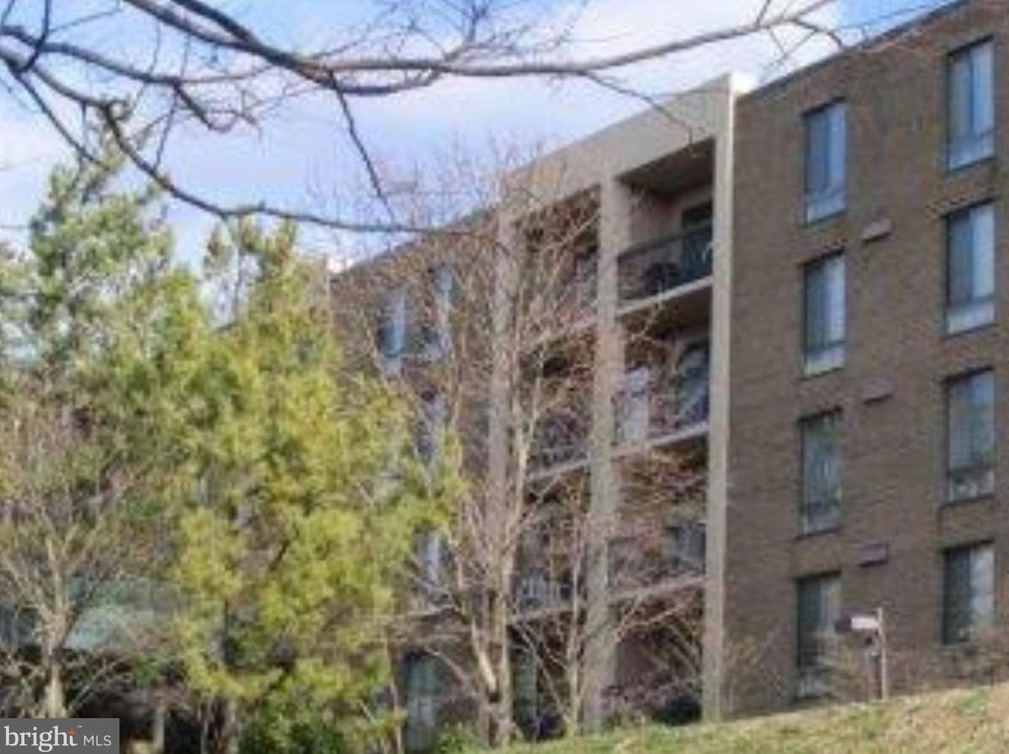 803 N Howard St #560, Alexandria, VA 22304