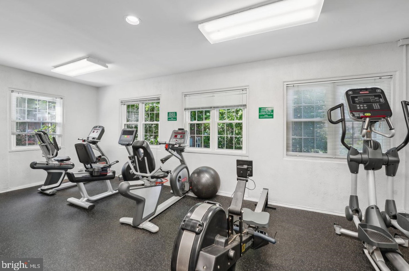 1204 Martha Custis Dr, Alexandria VA 22302-2016 exterior