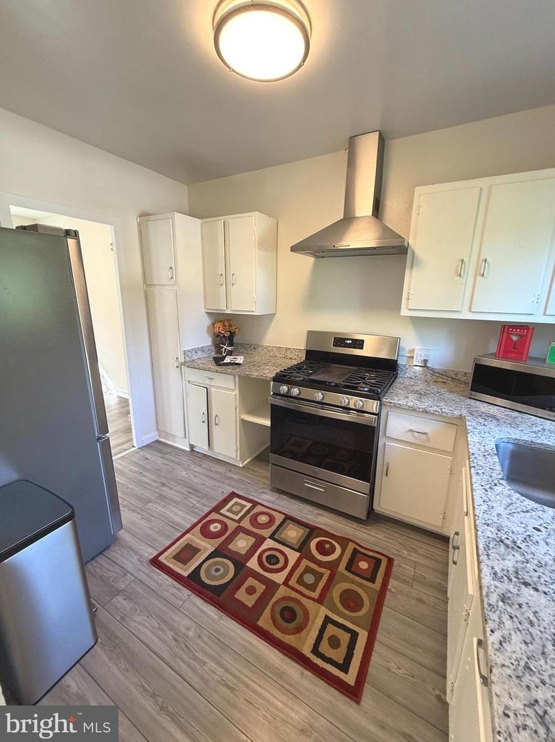 1204 Martha Custis Dr, Alexandria VA 22302-2016 exterior