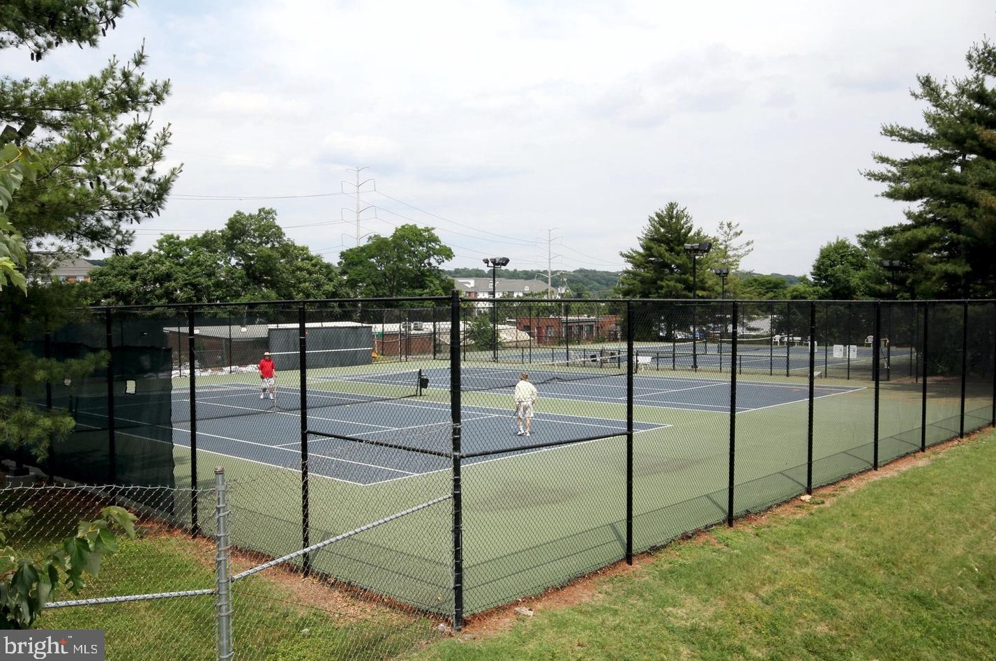 1204 Martha Custis Dr, Alexandria VA 22302-2016 exterior