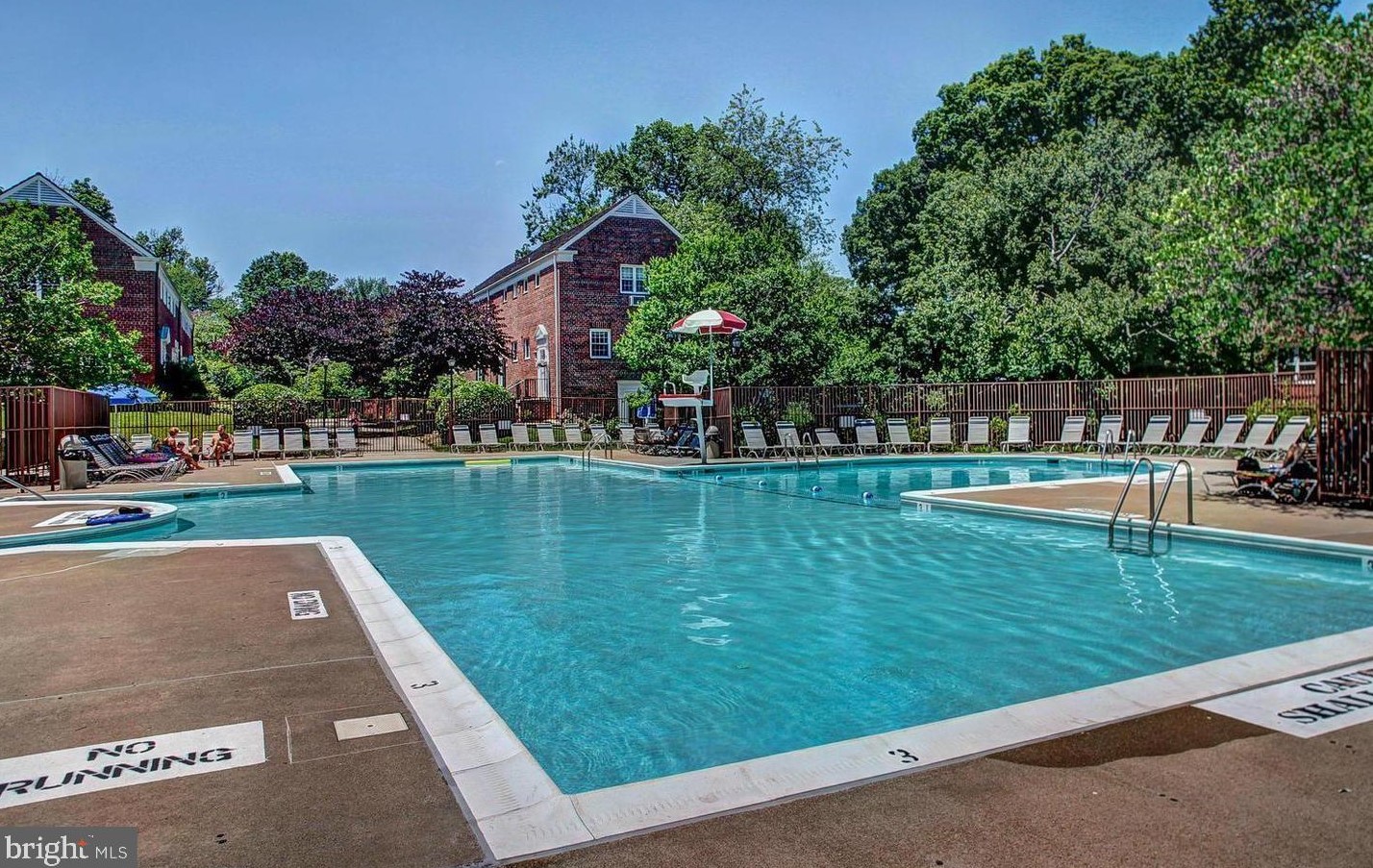 1204 Martha Custis Dr, Alexandria VA 22302-2016 exterior