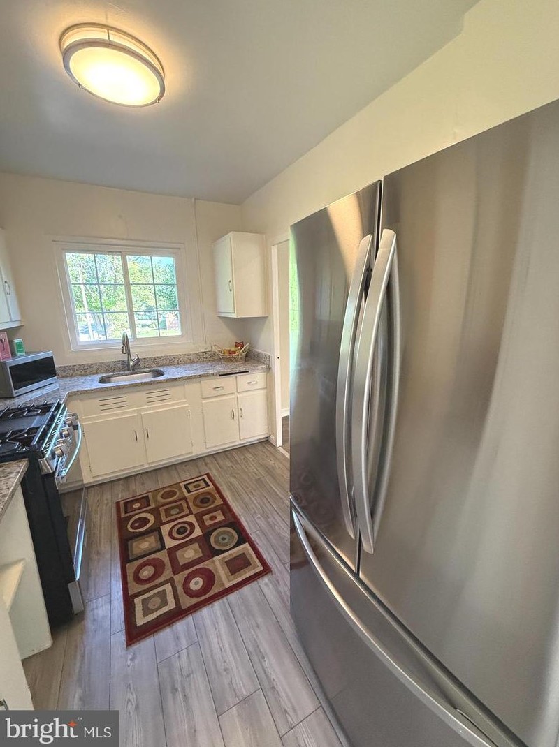 1204 Martha Custis Dr, Alexandria VA 22302-2016 exterior