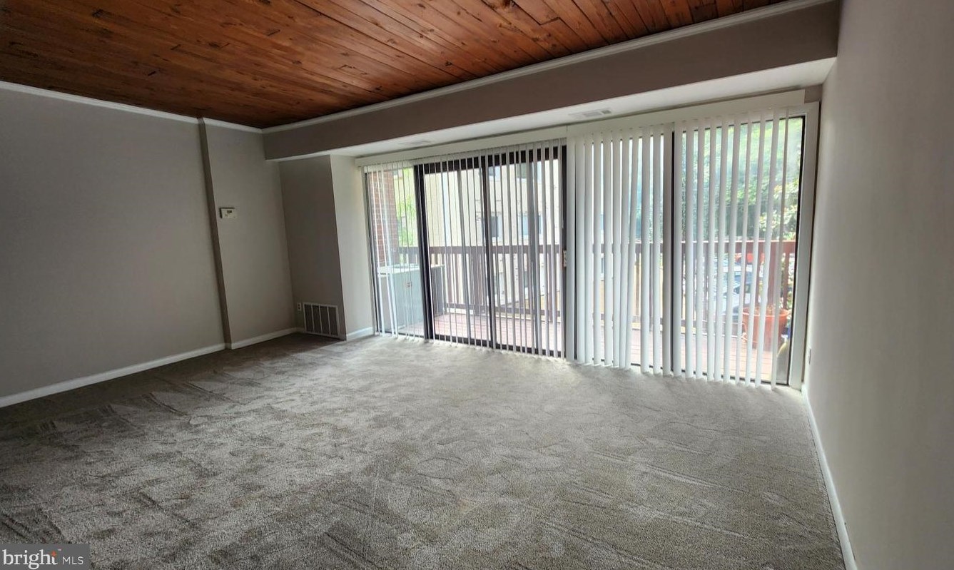 53 Skyhill Rd #301, Alexandria, VA 22314