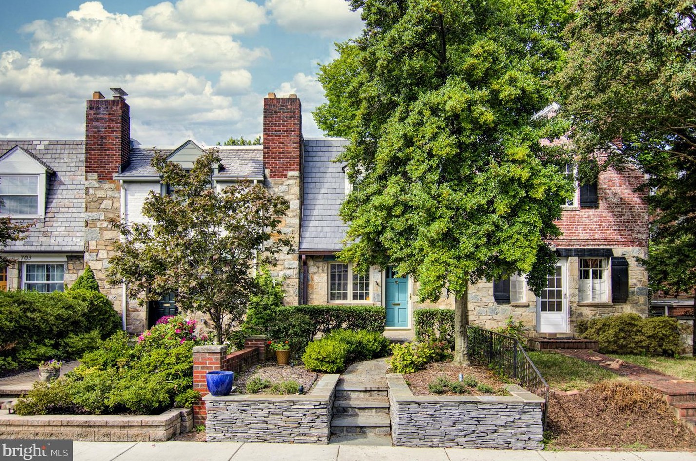 707 Devon Pl, Alexandria, VA 22314-1213