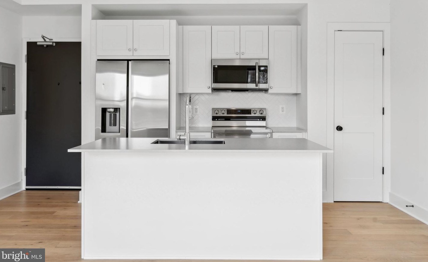 901 King St #303, Alexandria, VA 22314