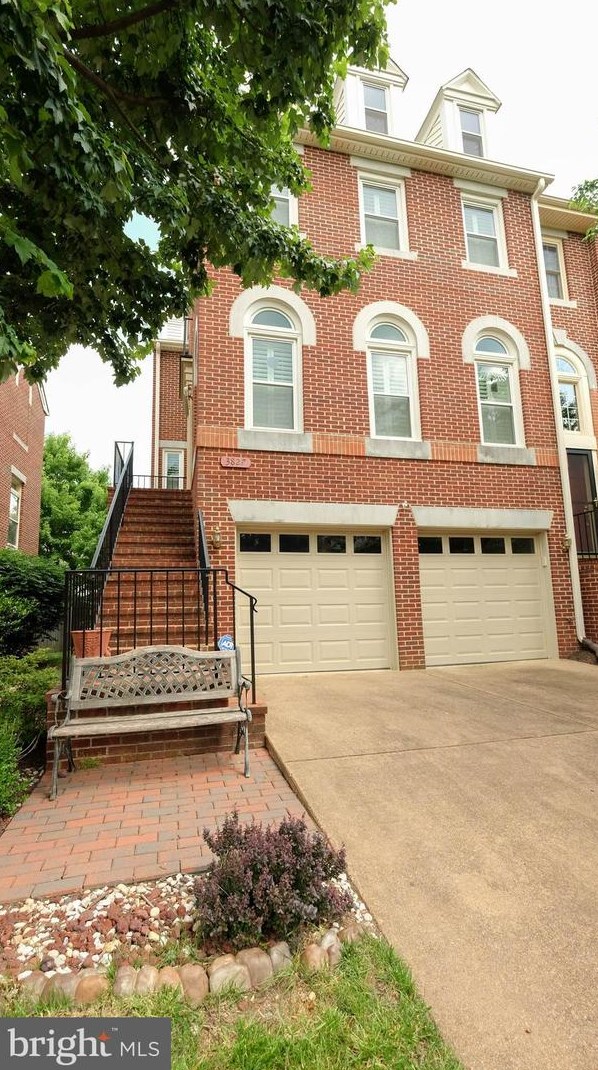 3827 Courtland Cir, Alexandria, VA 22304