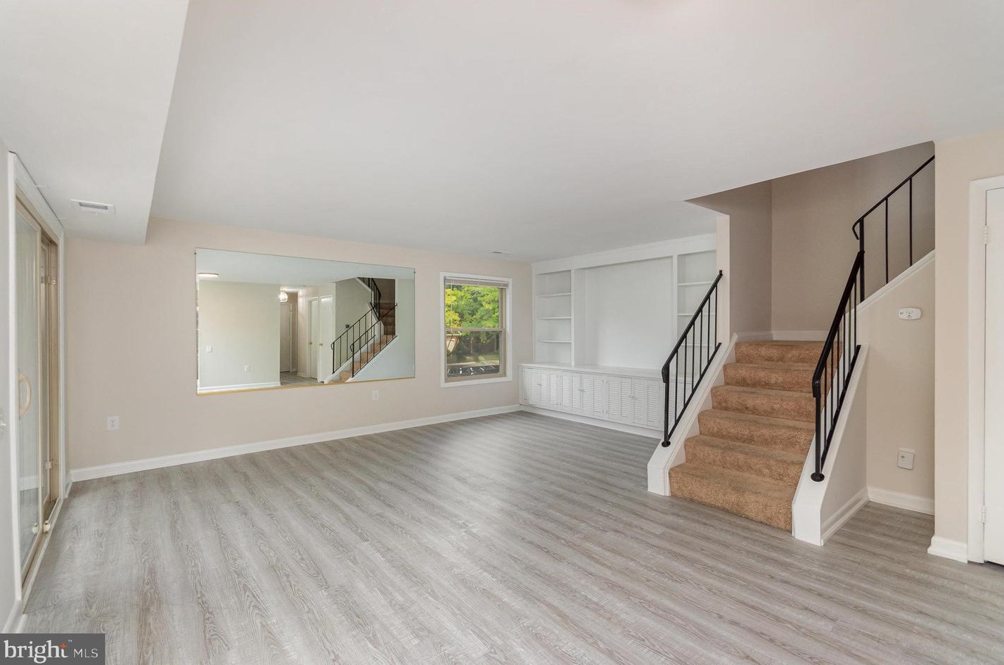 1746 Dogwood Dr, Alexandria, VA 22302