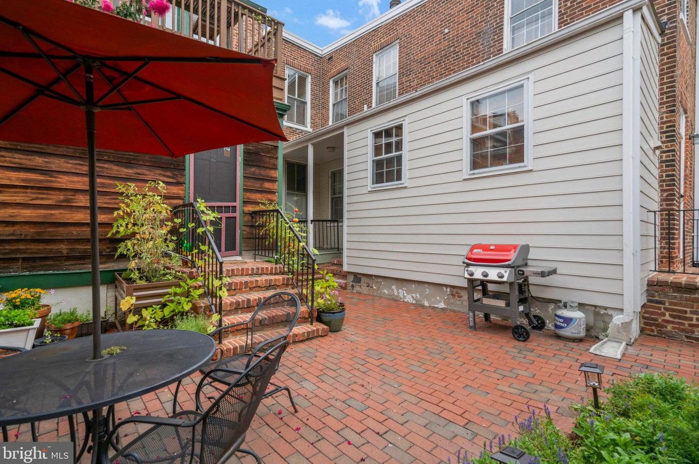 1006 Prince St, Alexandria VA  22314-2982 exterior