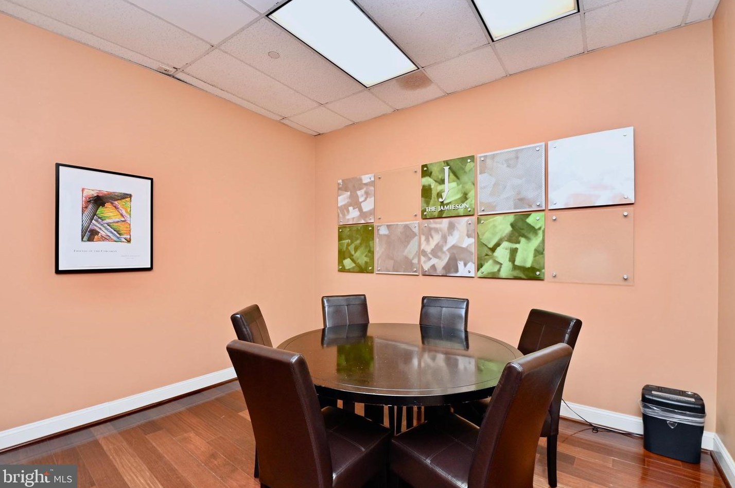 2050 Jamieson Ave, Alexandria VA 22314-6824 exterior