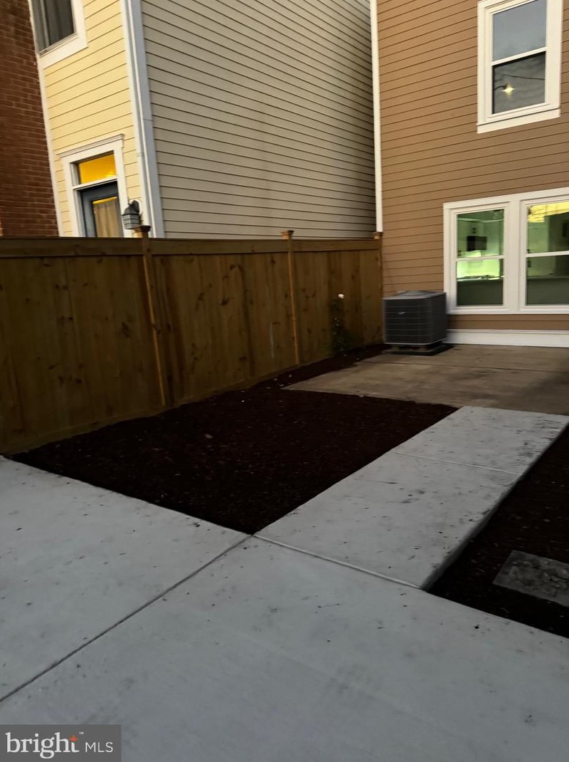 424 Patrick St, Alexandria VA 22314-2241 exterior