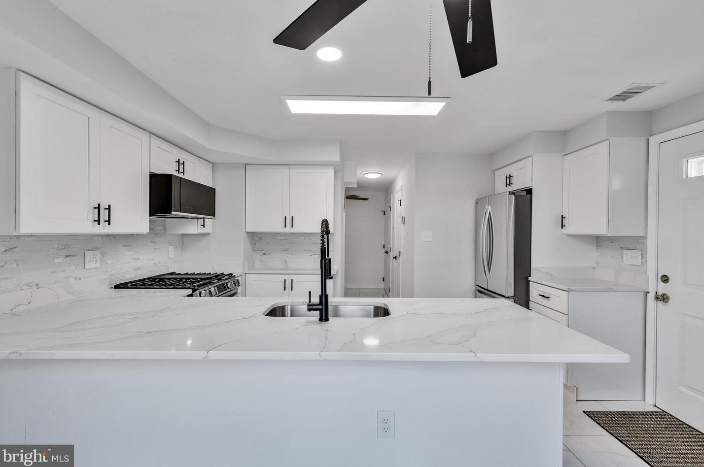 424 Patrick St, Alexandria VA 22314-2241 exterior