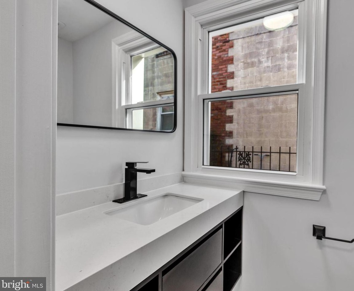 424 Patrick St, Alexandria VA 22314-2241 exterior