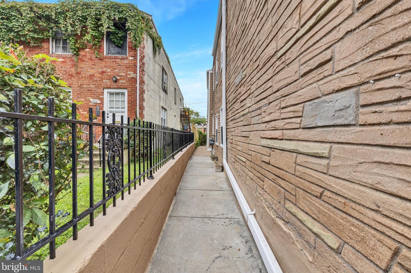 424 Patrick St, Alexandria VA 22314-2241 exterior