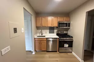 5340 Holmes Run Pkwy, Alexandria, VA 22304 - Photo 8