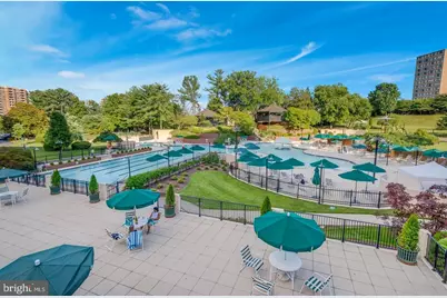 203 Yoakum Parkway #1725, Alexandria, VA 22304 - Photo 2