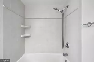 5340 Holmes Run Pkwy, Alexandria, VA 22304 - Photo 16