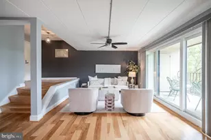 110 Roberts Ln, Alexandria, VA 22314 - Photo 2