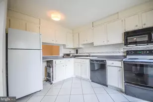 122 Roberts Ln, Alexandria, VA 22314 - Photo 8