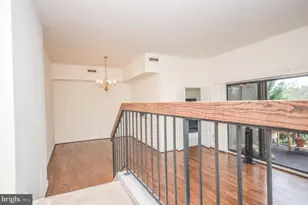 122 Roberts Ln, Alexandria, VA 22314 - Photo 2