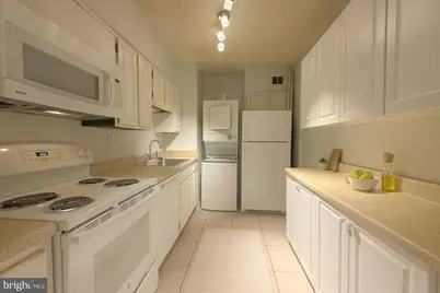 5500 Holmes Run Parkway #918, Alexandria, VA 22304 - Photo 8