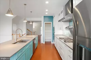 901 Harrison Cir, Alexandria, VA 22304 - Photo 12