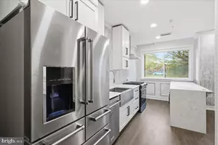 625 Slaters Ln, Alexandria, VA 22314 - Photo 4