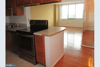 5500 Holmes Run Parkway #413, Alexandria, VA 22304 - Photo 2